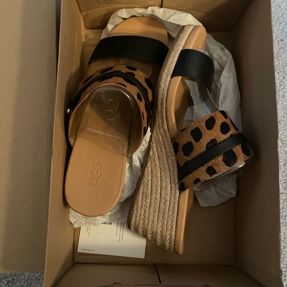 HP🎉New UGG leopard wedge - Picture 2 of 6